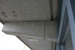 Temperature sensor on a concrete support